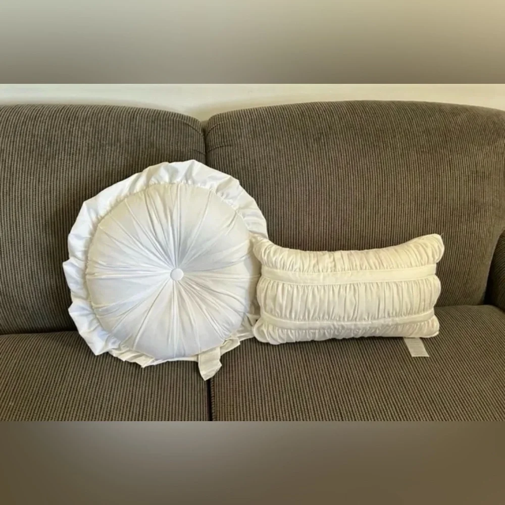 Pillows lot of 2 country farmhouse decoration Chezmoi brand bedding